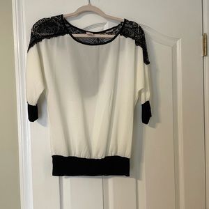 3/$25 SUPER cute women’s size Small dressy blouse
